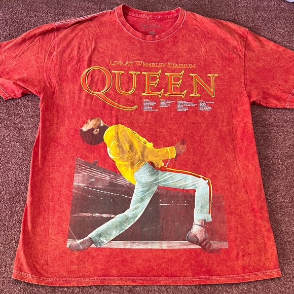 QUEEN LIVE AT THE WEMBLEY STADIUM VINTAGE WASH PREMIUM T SHIRT SIZE XL - Picture 1 of 5